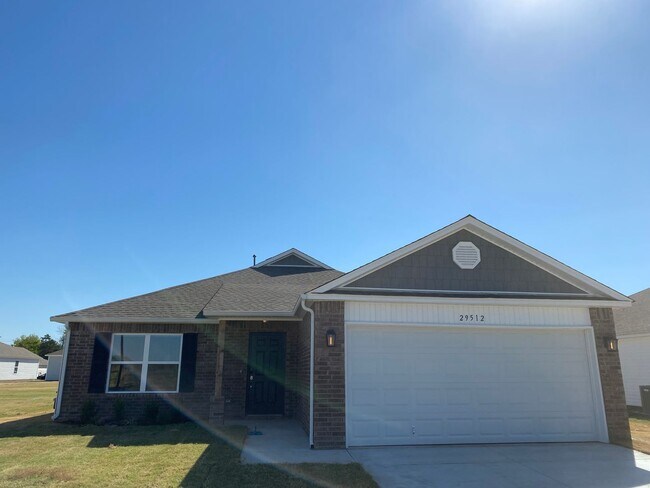 Building Photo - *PRE-LEASING* Three Bedroom | Two Bath Home in East Village!!