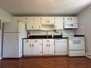 Building Photo - 11 Woodcrest Ct