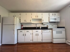 Building Photo - 11 Woodcrest Ct