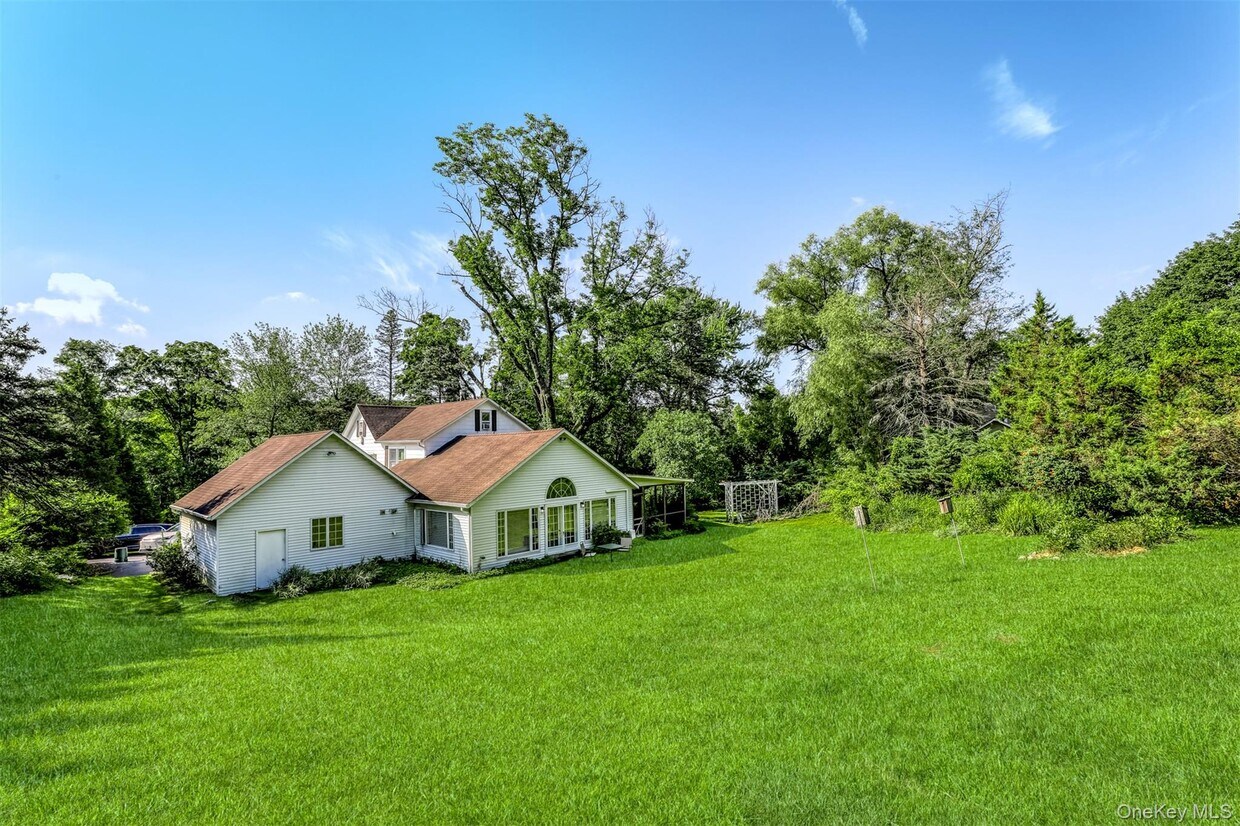 Foto principal - 124 Willow Tree Rd