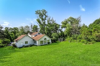 Building Photo - 124 Willow Tree Rd