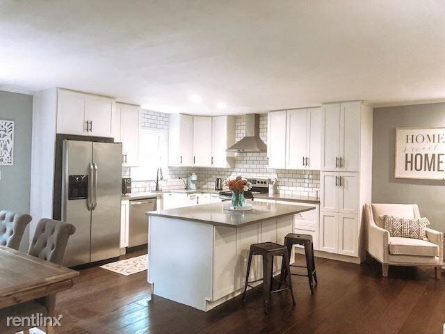 Foto del edificio - 7200 Mill Ridge Rd