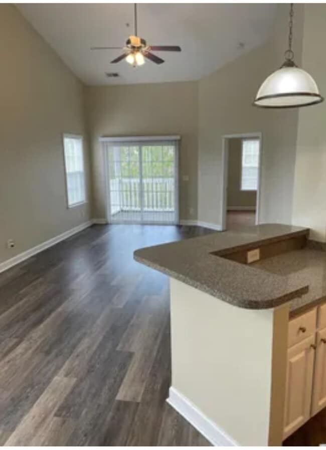 Building Photo - 121 Ashley Park Dr