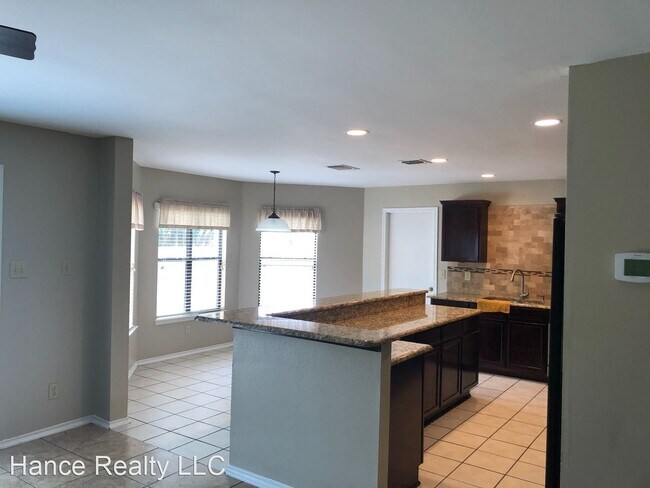 Building Photo - 4 br, 2.5 bath House - 1607 Pinetum Dr