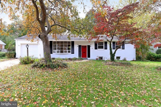 Building Photo - 901 Neal Dr