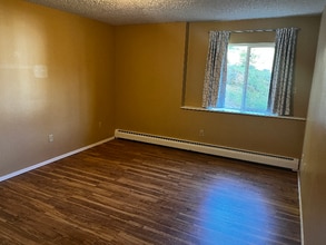 Building Photo - 600 Moccasin Cir Dr