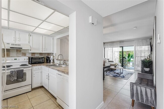 Foto del edificio - 807 River Point Dr