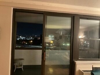 Foto del edificio - 8 Whittier Pl