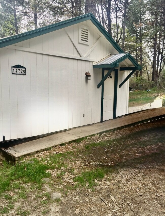 Building Photo - 14720 Lynshar Rd