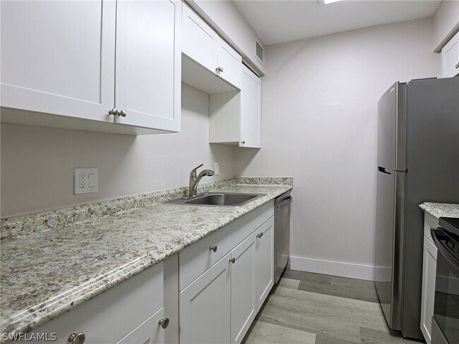 Foto del edificio - 5327 Summerlin Rd