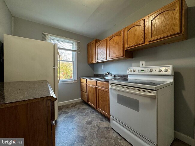 Building Photo - 320 Sollers Point Rd