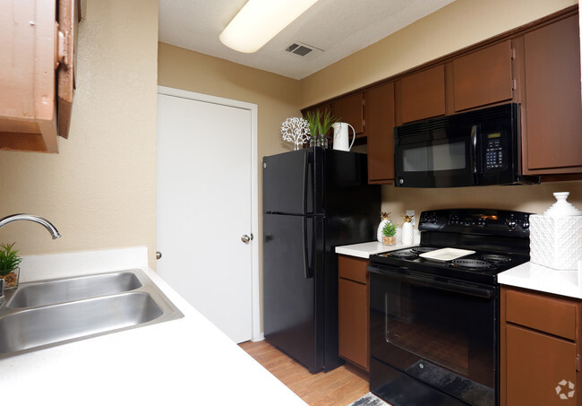 1HAB, 1BA - 703 ft² - Greenbriar Apartments