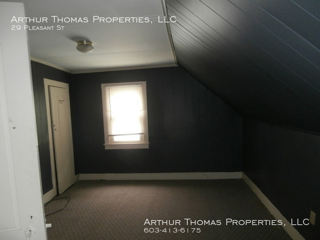 Building Photo - Two bedroom on quiet street