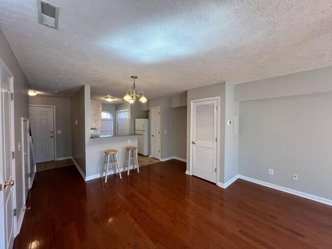 Foto del edificio - Nice 2 Bedroom, 2.5 Bath Townhome - Close ...