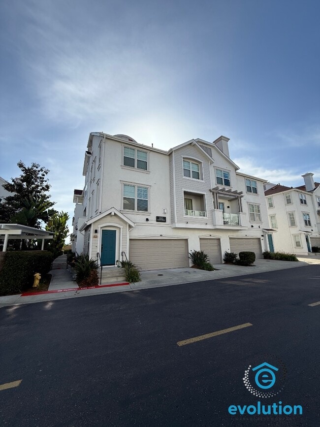 Building Photo - 810 Harbor Cliff Way