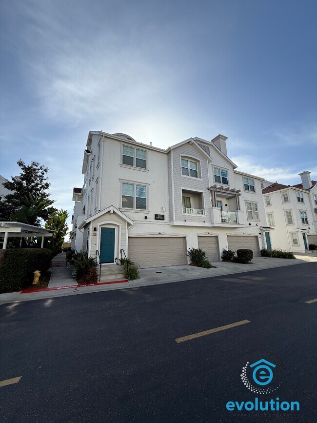 Foto del edificio - 810 Harbor Cliff Way