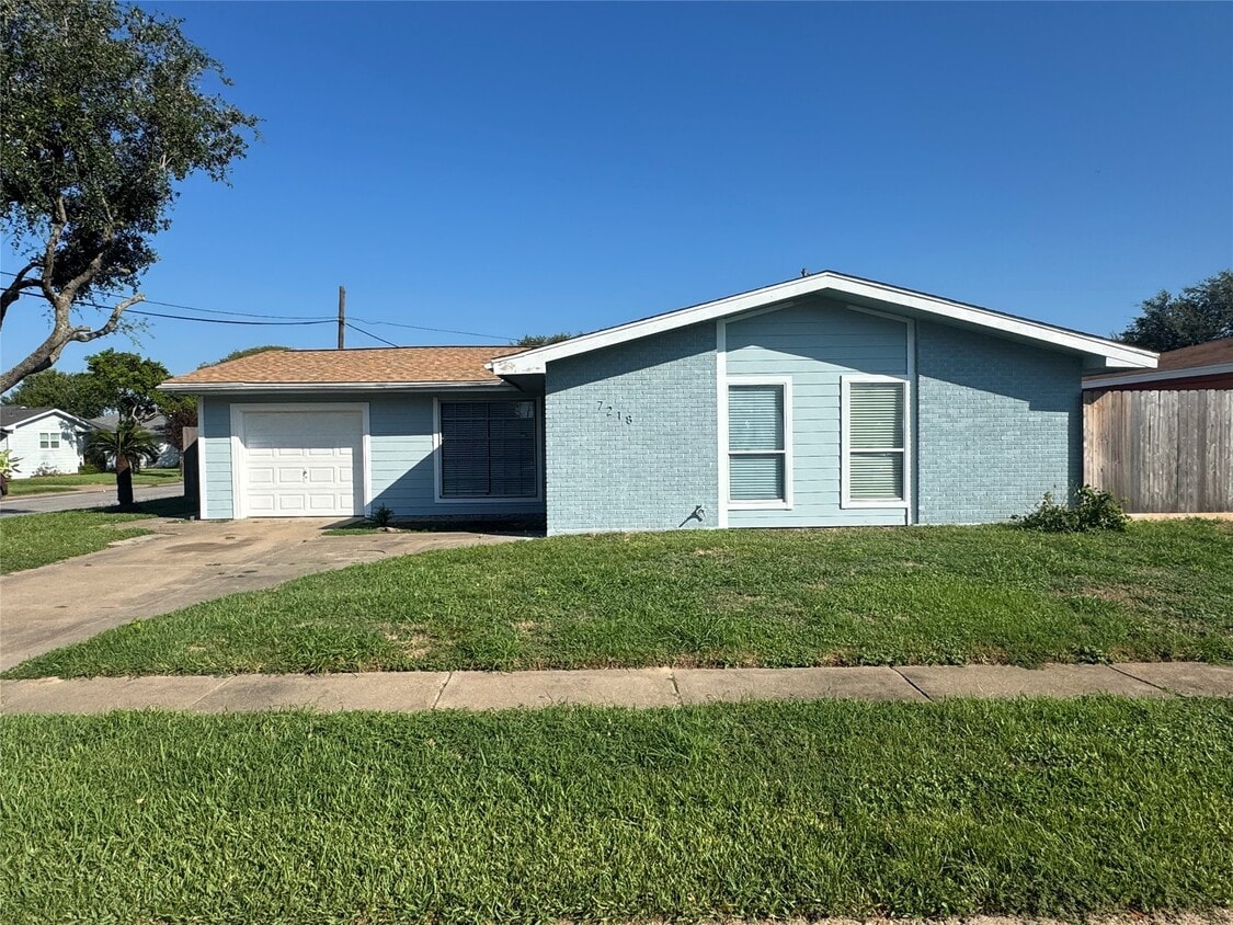 Photo - 7218 Yucca Dr (Galveston, TX)