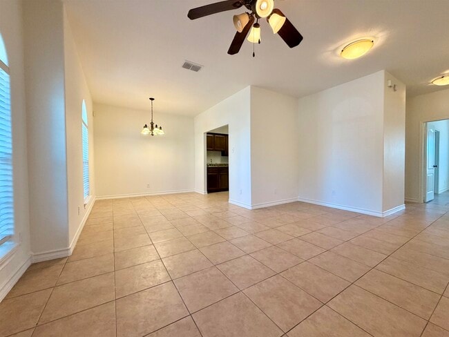 Foto del edificio - 10706 International Blvd