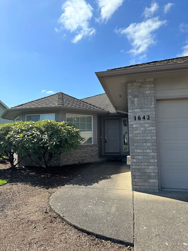 Building Photo - 1642 Diamond Peak Ct NW