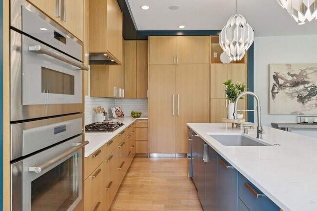 Foto del edificio - 1726 Kenwood Pkwy