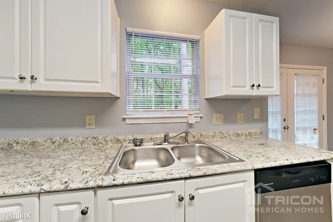 Building Photo - 208 Whiteford Way