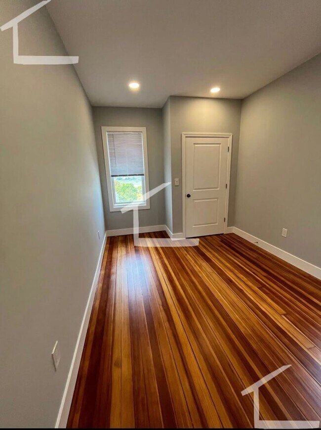 Foto del edificio - 25 Faywood Ave