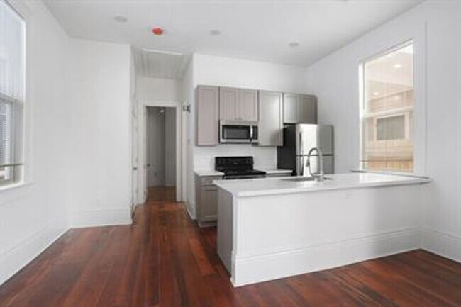 Building Photo - 1832 Baronne St