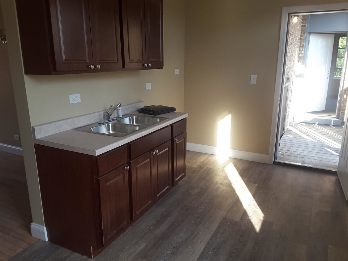 Foto principal - 6808 S Prairie Ave