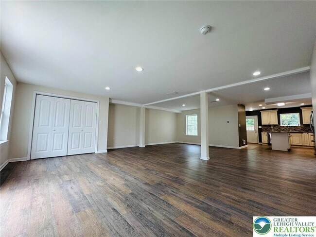 Building Photo - 2671 Levans Rd