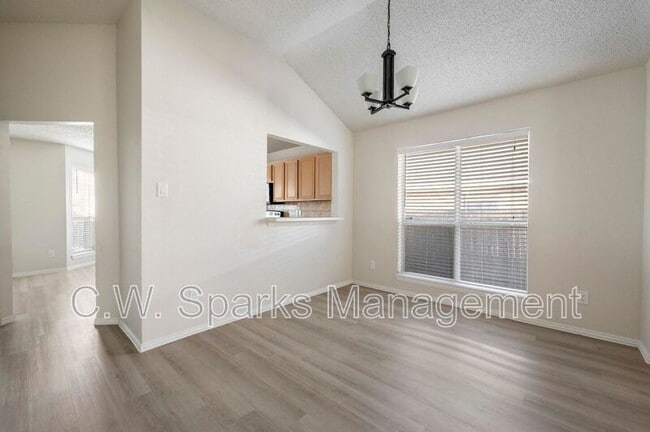 Foto del edificio - 4913 Mountain Ridge Ln
