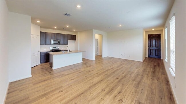 Building Photo - 4809 Sun Fls Dr