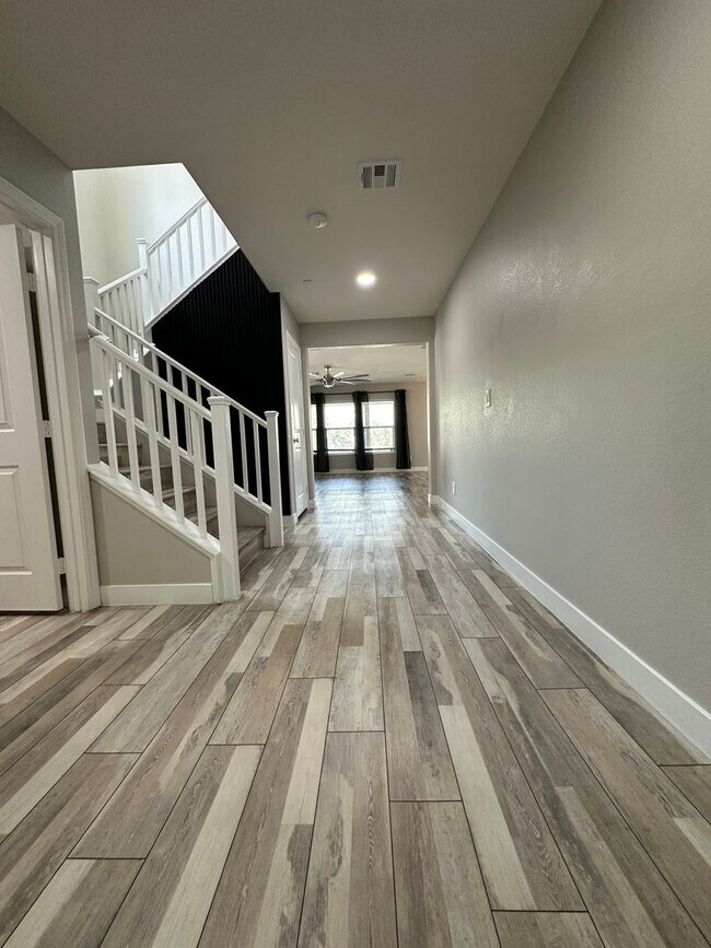 Foto del edificio - 7758 Meng Ct