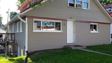 Building Photo - 1323 S 9th St