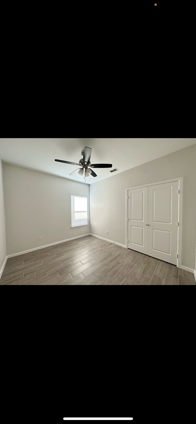Building Photo - 5609 Sandpiper Ave