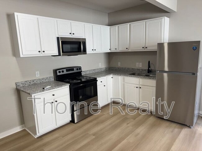 Building Photo - 821 Belleview Ave