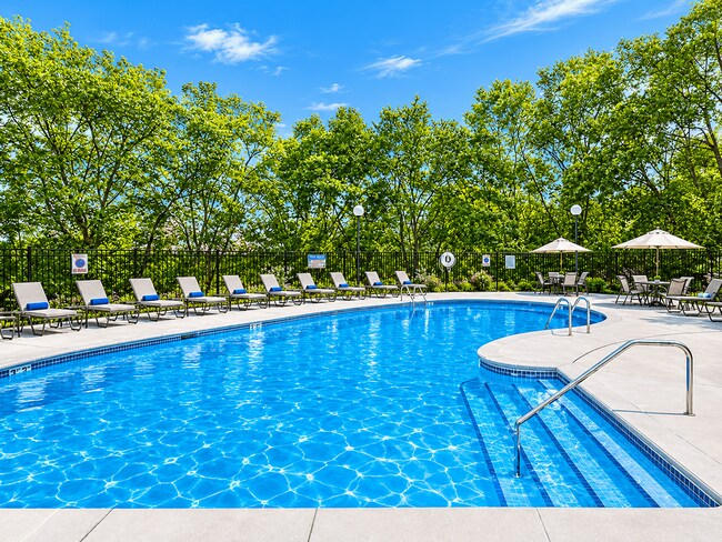 Foto del edificio - Royal Oaks Apartments