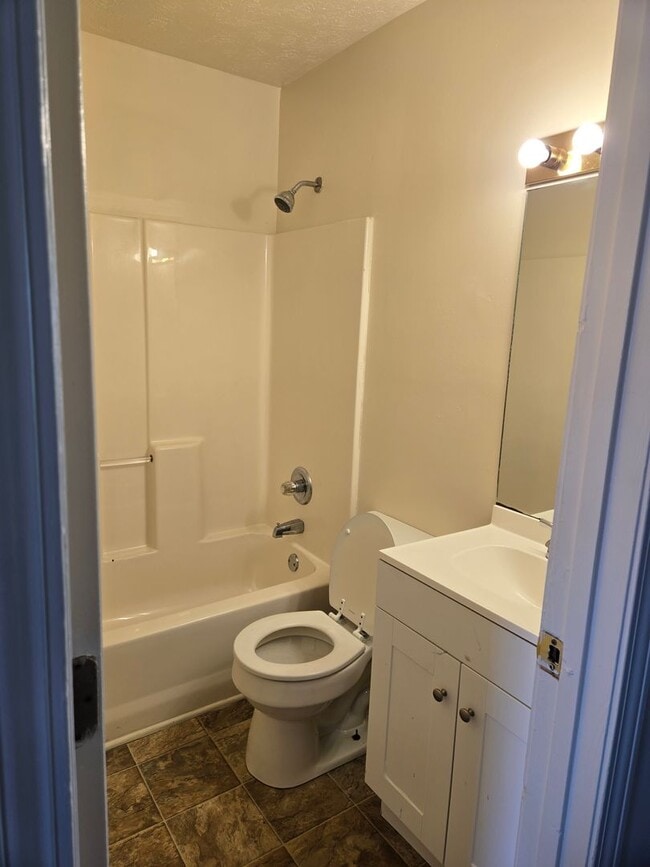 Building Photo - Two Bedroom, Two Bath in Mt Sterling!