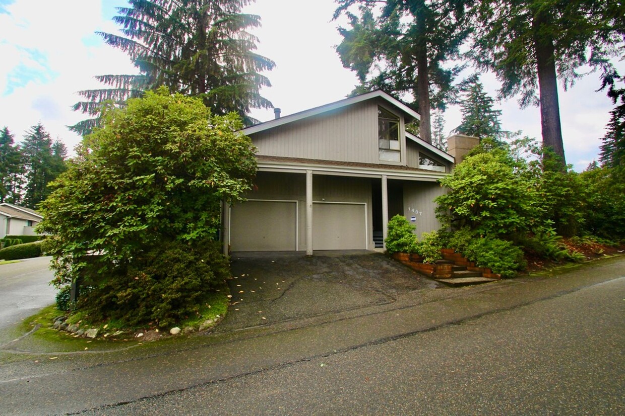 Primary Photo - Discover Your Dream Home in Bellevue!