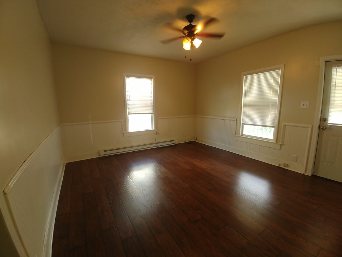 Living Room - 5996 Seneca Trail S