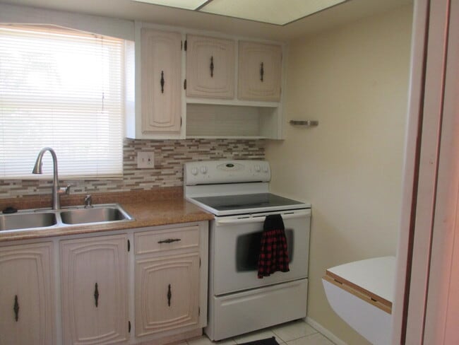 Building Photo - 2715 Emory Dr E