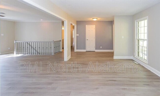 Building Photo - 10220 Melanie Dr SE