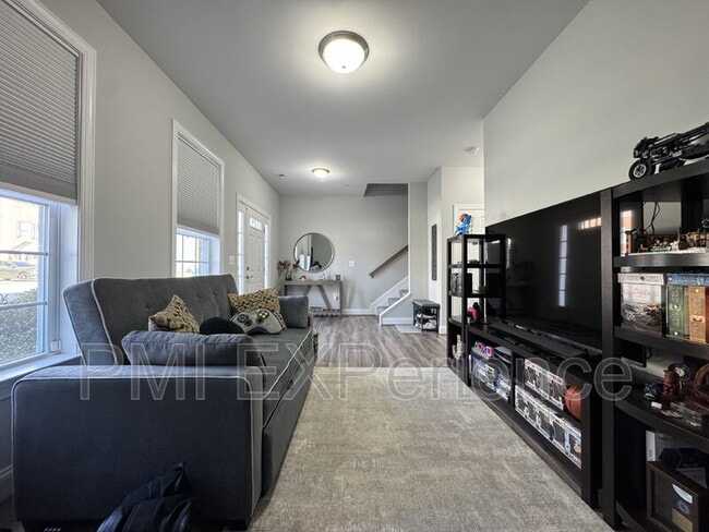 Building Photo - 1001 Rye Dr