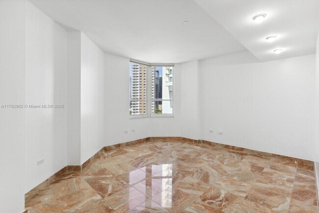Foto del edificio - 888 Brickell Key Dr