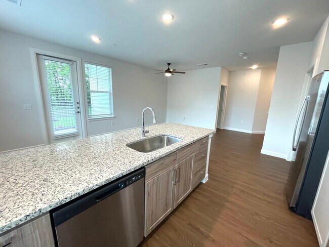 Building Photo - 2300 N Friendship Rd