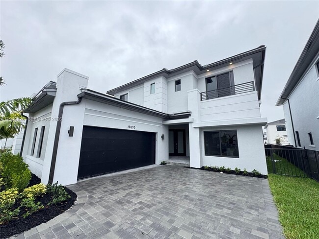 Building Photo - 19670 NE 14th Ct