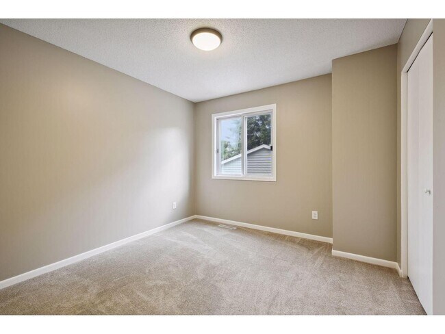 Foto del edificio - 9351 Polaris Ln N