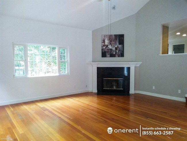 Foto del edificio - 16220 Greenwood Rd