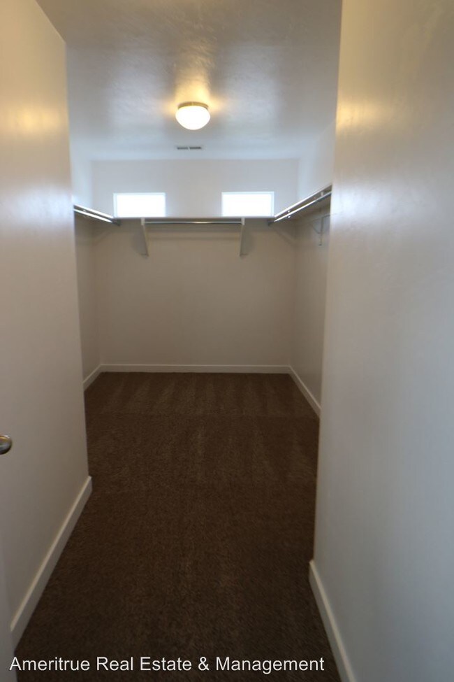 Building Photo - 775 S Willow Park Dr