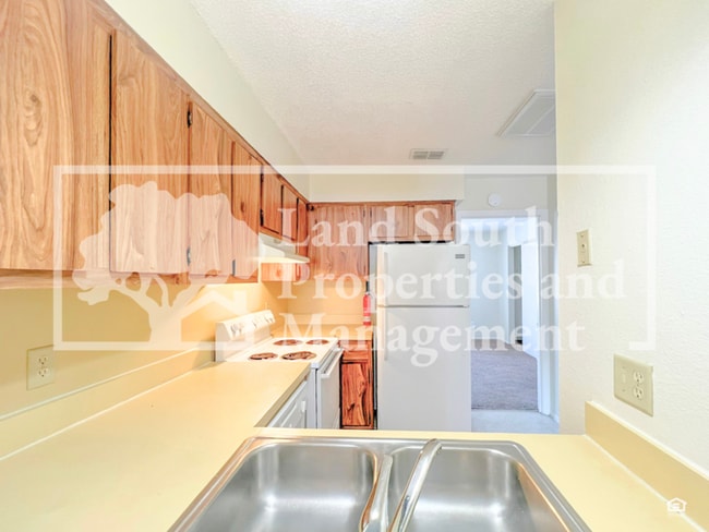 Building Photo - 2819 Balfour Ave