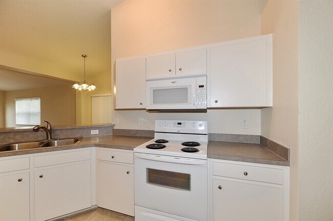 Building Photo - 2812 Oak Hammock Loop